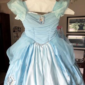 Size 3+ Disney Cinderella costume NWT, with shoes